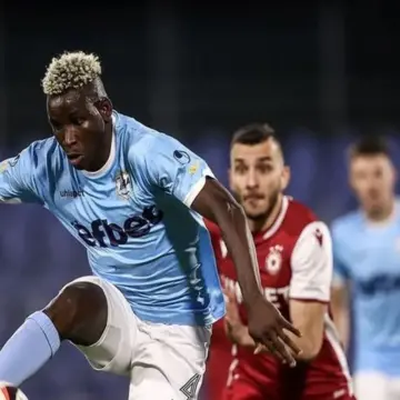 حقيقة اقتراب الأهلي من التعاقد مع النيجيري أكينتولا.. مصدر يكشف التفاصيل